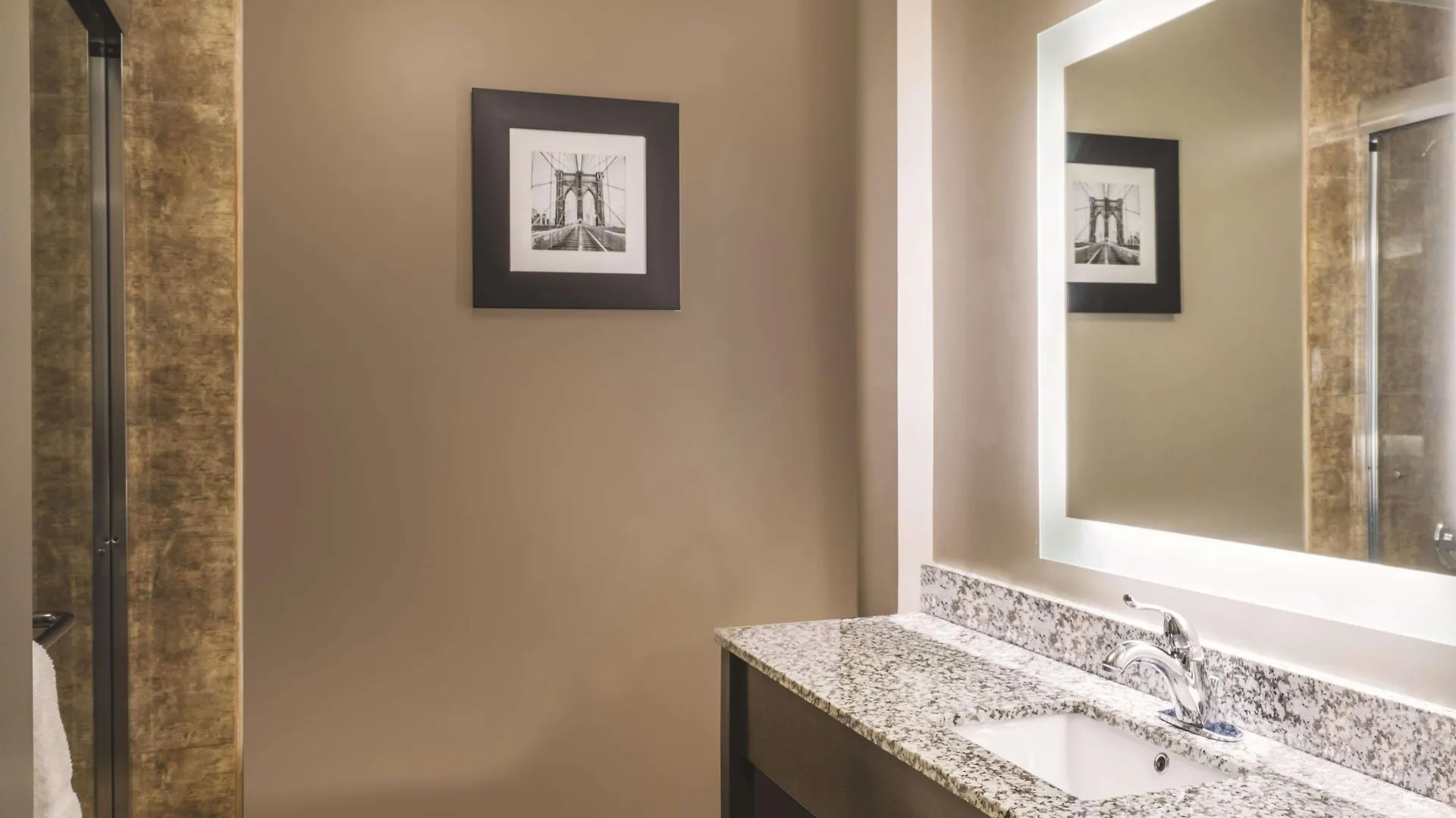La Quinta By Wyndham Brooklyn Central New York Hotel