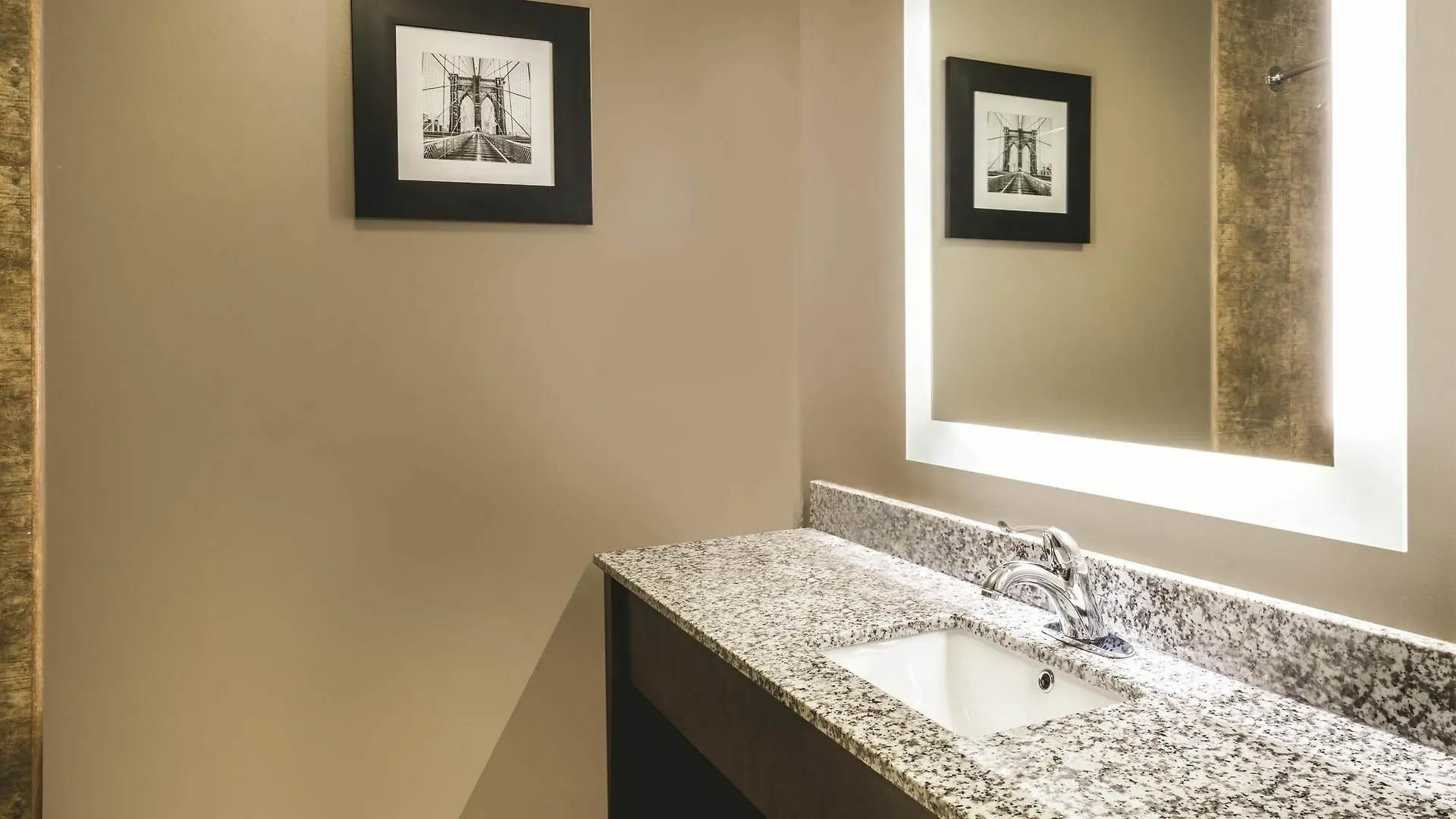 Hotel La Quinta By Wyndham Brooklyn Central New York